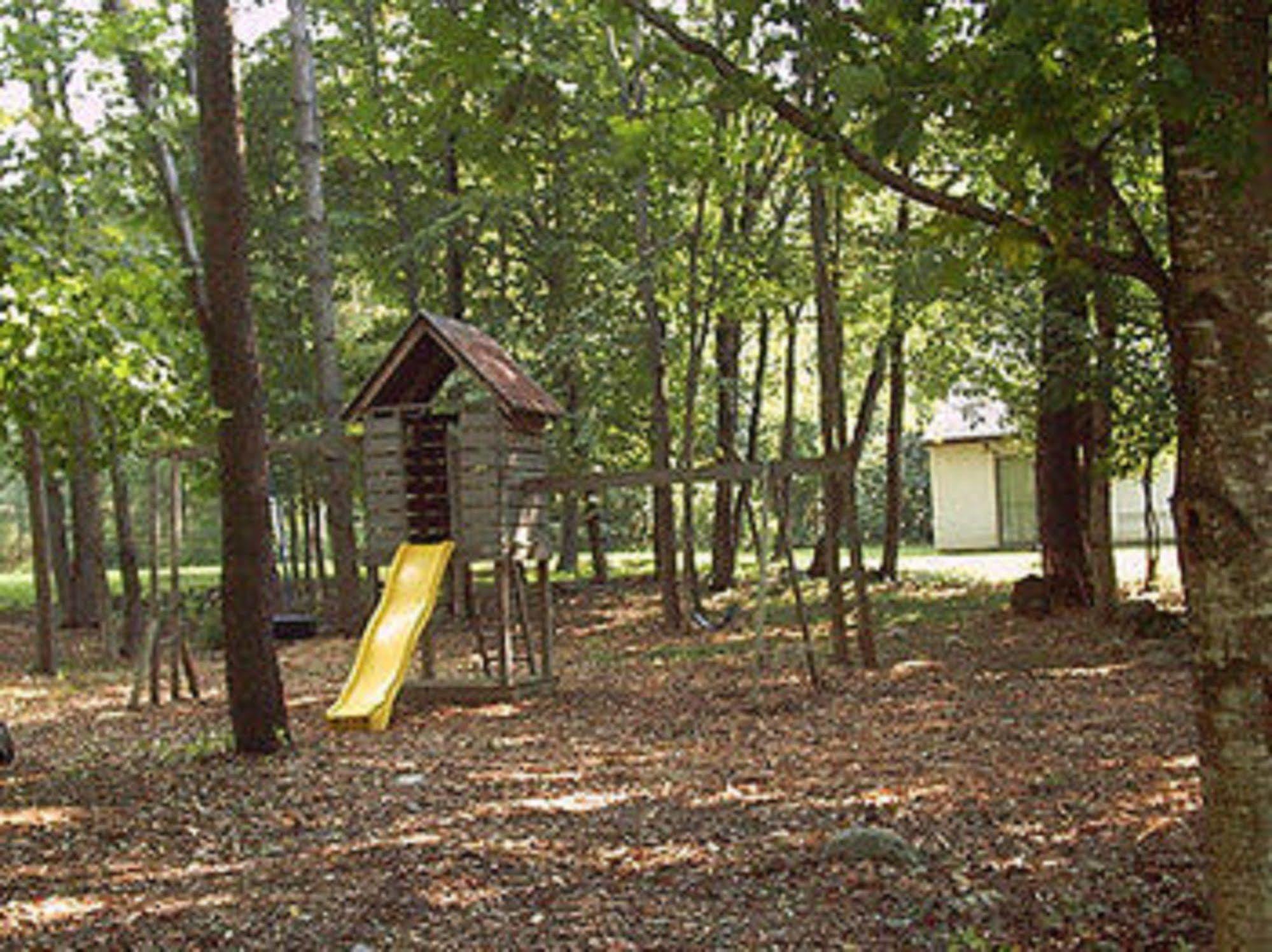 The Chalet Motel Manchester Exterior photo