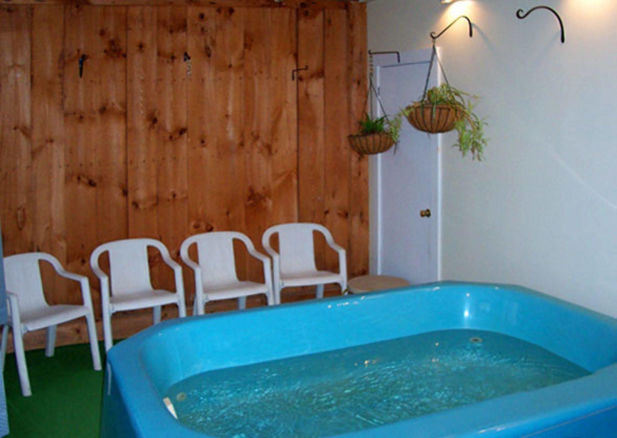 The Chalet Motel Manchester Facilities photo